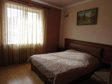 Фото номера Стандартный четырехместный номер Отель Monte-Kristo Hotel г. Каменец-Подольский 5
