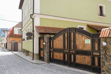 Фото номера Трехместный номер Мини-отель Old Town Гостевой Дом г. Каменец-Подольский 37
