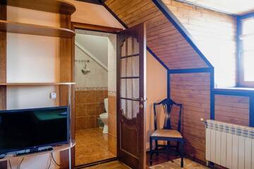 Фото номера Трехместный номер Мини-отель Old Town Гостевой Дом г. Каменец-Подольский 42