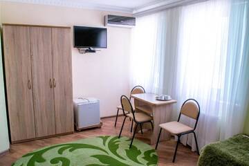 Фото номера Трехместный номер «Комфорт» с душем Гостевой дом Guest House Stara Rus г. Каменец-Подольский 4