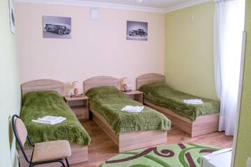 Фото номера Трехместный номер «Комфорт» с душем Гостевой дом Guest House Stara Rus г. Каменец-Подольский 6