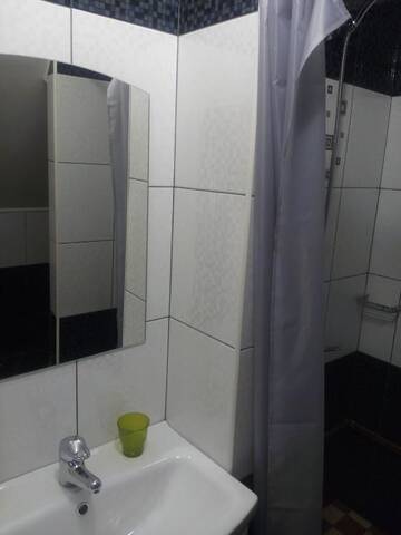 Фото номера Трехместный номер Делюкс с душем Мини-отель Home Hotel г. Каменец-Подольский 4