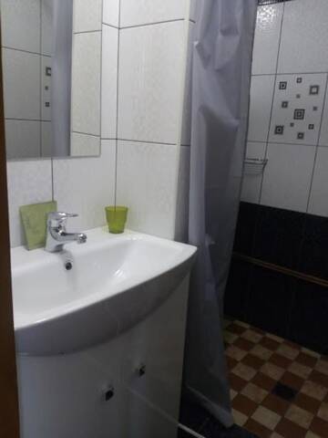 Фото номера Трехместный номер Делюкс с душем Мини-отель Home Hotel г. Каменец-Подольский 7