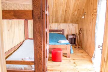Фото номера Четырехместный номер с собственной ванной комнатой Мини-отель Home Hotel г. Каменец-Подольский 6
