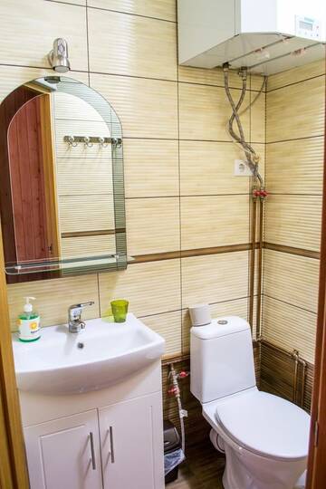 Фото номера Семейный номер с общей ванной комнатой Мини-отель Home Hotel г. Каменец-Подольский 3