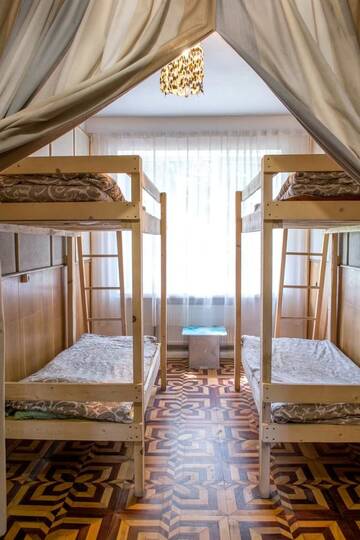 Фото номера Односпальная кровать в общем номере Хостелы Baron Munchausen Guest House г. Каменец-Подольский 6
