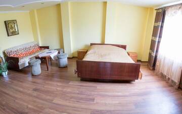 Фото номера Семейный номер с общей ванной комнатой Гостевой дом Guest House Cherepaha г. Каменец-Подольский 7