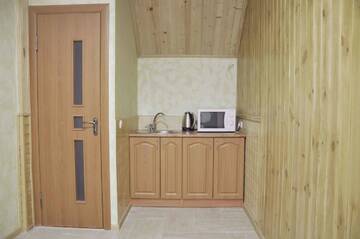 Фото номера Четырехместный номер с собственной ванной комнатой Отель Mini-hotel Yandrusi г. Каменец-Подольский 7
