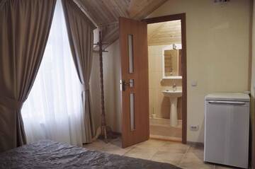 Фото номера Четырехместный номер с собственной ванной комнатой Отель Mini-hotel Yandrusi г. Каменец-Подольский 11