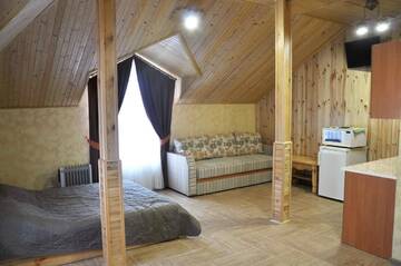Фото номера Четырехместный номер с собственной ванной комнатой Отель Mini-hotel Yandrusi г. Каменец-Подольский 9