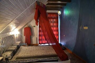Фото номера Двухместный номер Делюкс с 1 кроватью Гостевой дом Romantic Guest House г. Каменец-Подольский 26