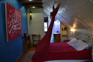 Фото номера Двухместный номер Делюкс с 1 кроватью Гостевой дом Romantic Guest House г. Каменец-Подольский 5
