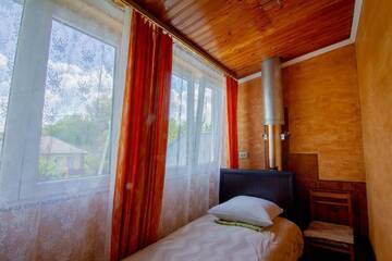Фото номера Небольшой одноместный номер Гостевой дом Rooms with Fortetsya View г. Каменец-Подольский 6