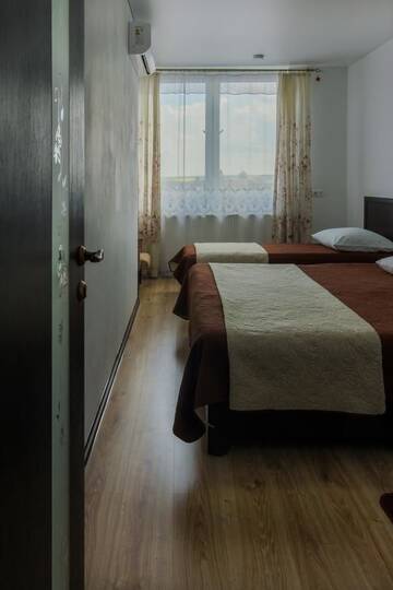 Фото номера Апартаменты с общей ванной комнатой Апартаменты Rooms with Fortetsya View 2 г. Каменец-Подольский 4