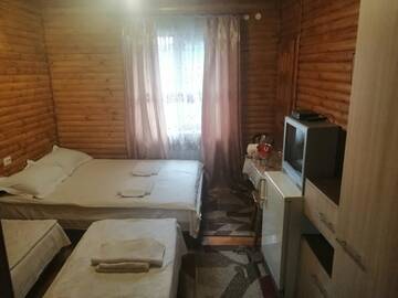 Фото номера Классический четырехместный номер Мини-отель Каньйон г. Каменец-Подольский 3