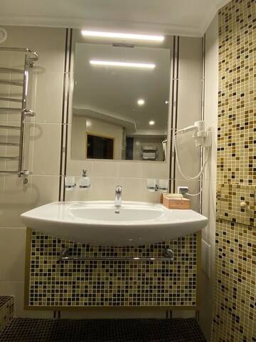 Фото номера Люкс, вид на сад Гостевой дом “Luxury House“in Old Town г. Каменец-Подольский 3