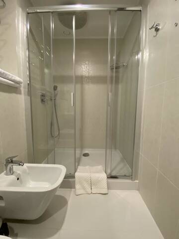 Фото номера Двухместный номер Делюкс с 1 кроватью Гостевой дом “Luxury House“in Old Town г. Каменец-Подольский 3