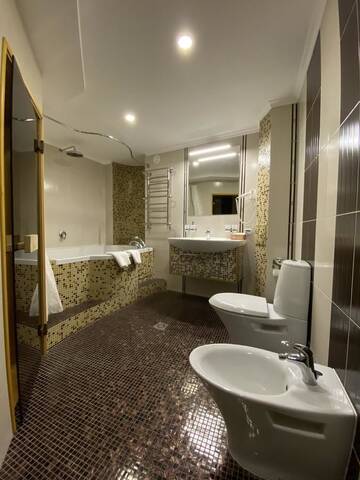 Фото номера Люкс, вид на сад Гостевой дом “Luxury House“in Old Town г. Каменец-Подольский 7