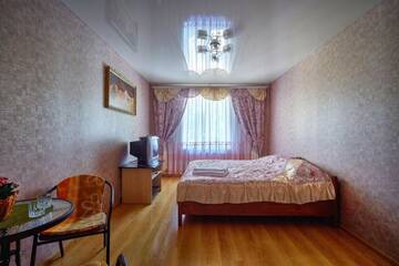 Фото номера Трехместный номер «Комфорт» с душем Мини-отель Domashniy г. Каменец-Подольский 14