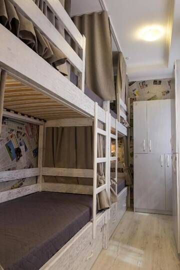 Фото номера Односпальная кровать в общем номере с 4 кроватями Хостелы Art house Hostel г. Каменец-Подольский 21