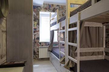 Фото номера Односпальная кровать в общем номере с 4 кроватями Хостелы Art house Hostel г. Каменец-Подольский 15
