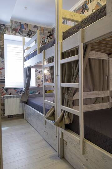 Фото номера Односпальная кровать в общем номере с 4 кроватями Хостелы Art house Hostel г. Каменец-Подольский 6