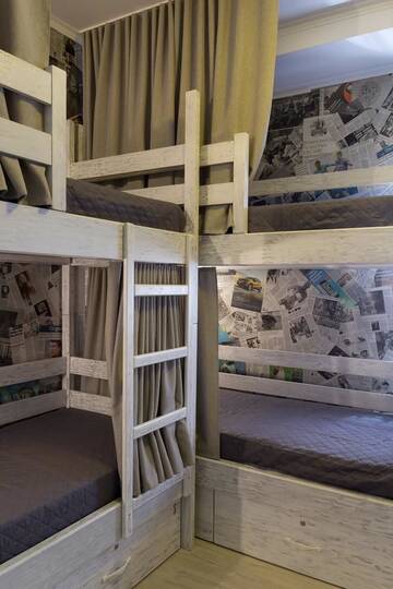 Фото номера Односпальная кровать в общем номере с 4 кроватями Хостелы Art house Hostel г. Каменец-Подольский 8