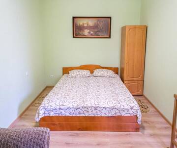 Фото номера Просторный двухместный номер с 1 кроватью (для курящих) Отель Каприз г. Каменец-Подольский 15